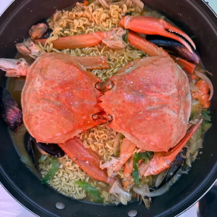 Dabok Honggye Ramyeon (다복홍게라면)